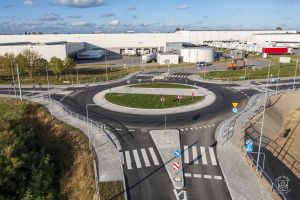 Drugi etap inwestycji - budowa ronda, odcinka drogi od skrzyżowania z drogą wojewódzką nr 708 do mostu oraz infrastruktury...