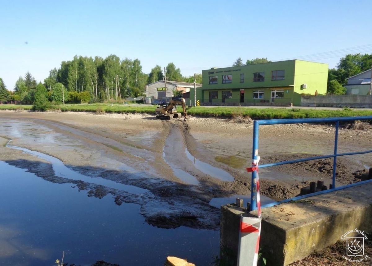 Przebudowa zbiornika wodnego w Dobrej – 999 718,17 zł