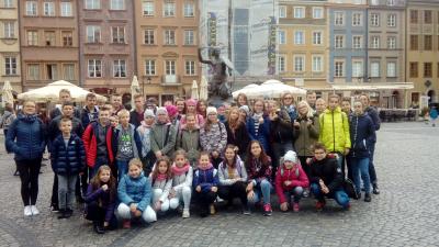 Uczniowie klas V-VIII Szkoły Podstawowej w Koźlu  udali się na wycieczkę do Warszawy