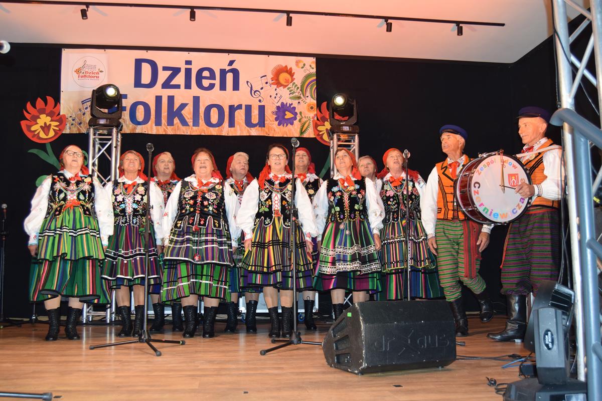 W ludowych rytmach – Dzień Folkloru w Gminie Stryków