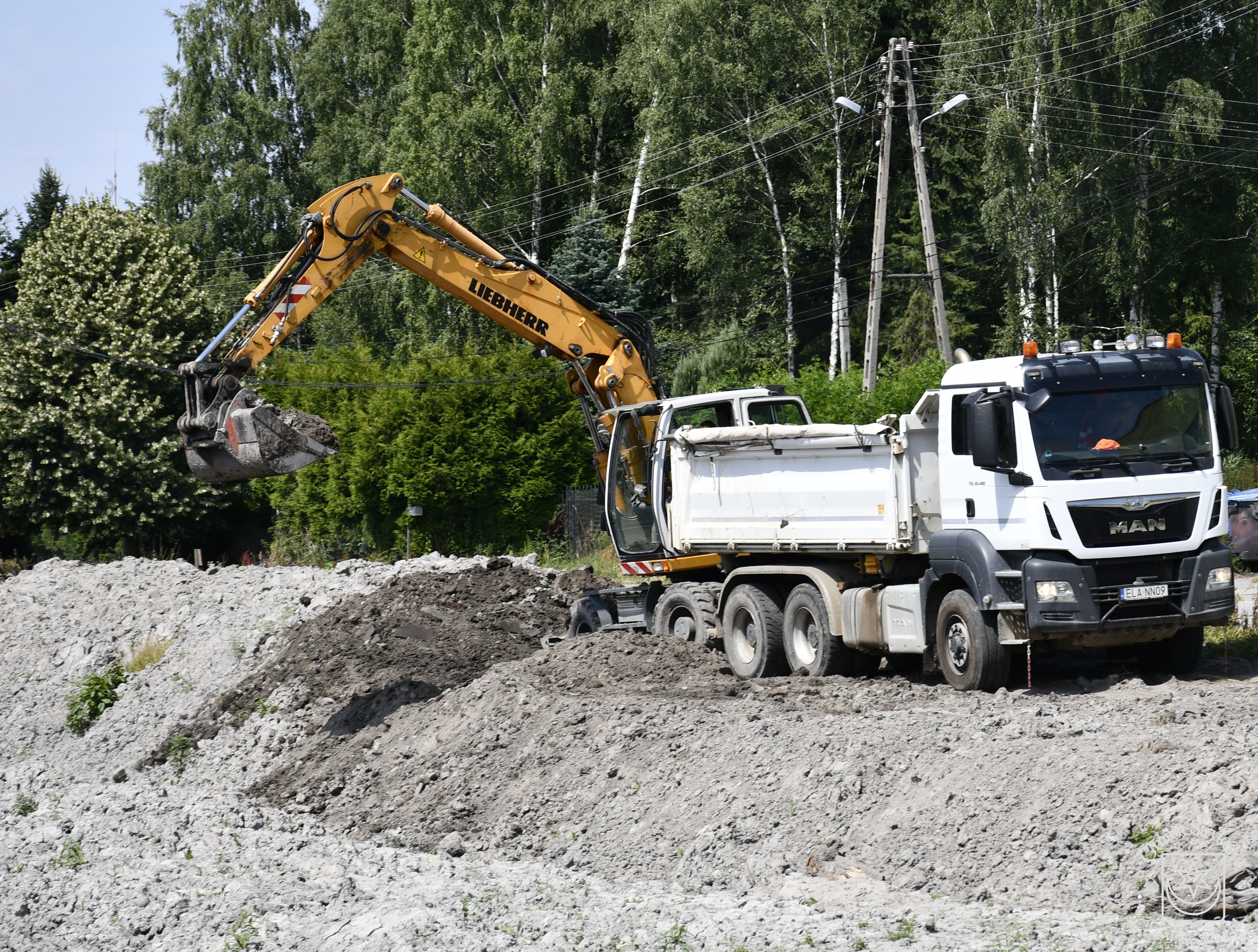 Trwa przebudowa zbiornika wodnego w Dobrej